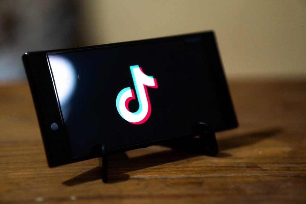 tiktok, app, smartphone, application, tiktok logo, screen, android, social media, mobile phone, cellphone, tiktok, tiktok, tiktok, tiktok, tiktok, tiktok logo